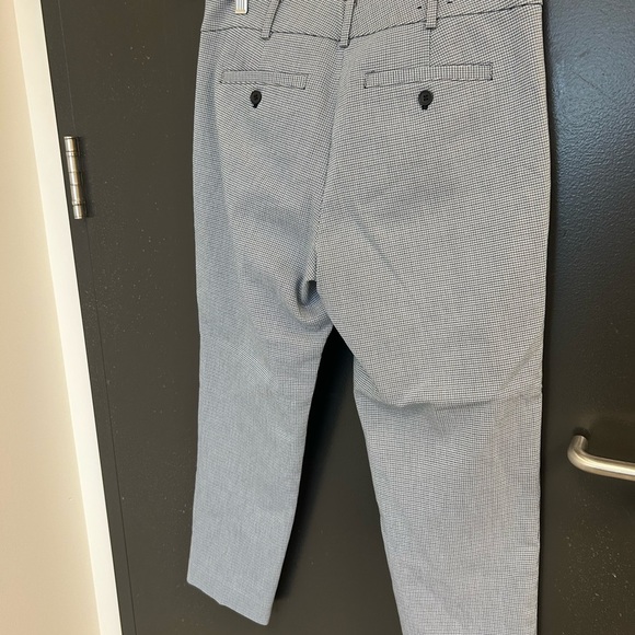 Club Monaco Sz. 8 small checker capri pants great condition - Picture 3 of 9